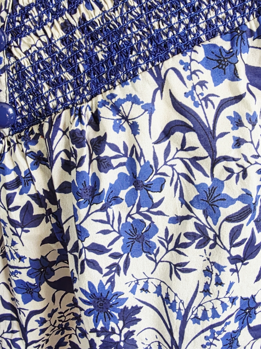 Hope for Flowers Tracy Reese Blue and White Floral Smocked Yoke Blouse Size L - Picture 7 of 9